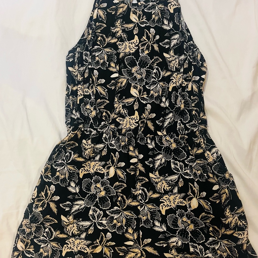 Old Navy Black and Cream Floral Women's Shorts